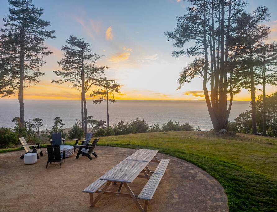 Driftwood Lodge ~ 5 Bedroom / 7 Bath ~ 30-Acre Private Estate On Hwy 1 ~ Hot Tub ~ Oceanview ~ Reunions & Retreats Walsh Landing Экстерьер фото