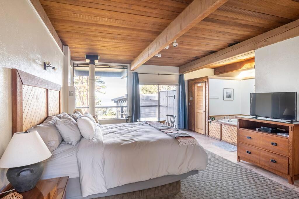 Driftwood Lodge ~ 5 Bedroom / 7 Bath ~ 30-Acre Private Estate On Hwy 1 ~ Hot Tub ~ Oceanview ~ Reunions & Retreats Walsh Landing Экстерьер фото