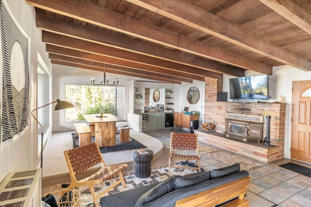 Driftwood Lodge ~ 5 Bedroom / 7 Bath ~ 30-Acre Private Estate On Hwy 1 ~ Hot Tub ~ Oceanview ~ Reunions & Retreats Walsh Landing Экстерьер фото